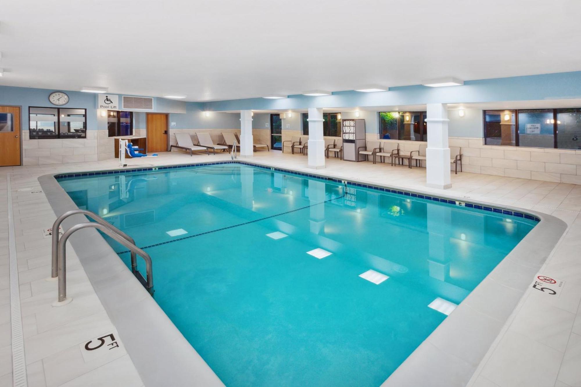 Holiday Inn Express Fremont By Ihg Extérieur photo